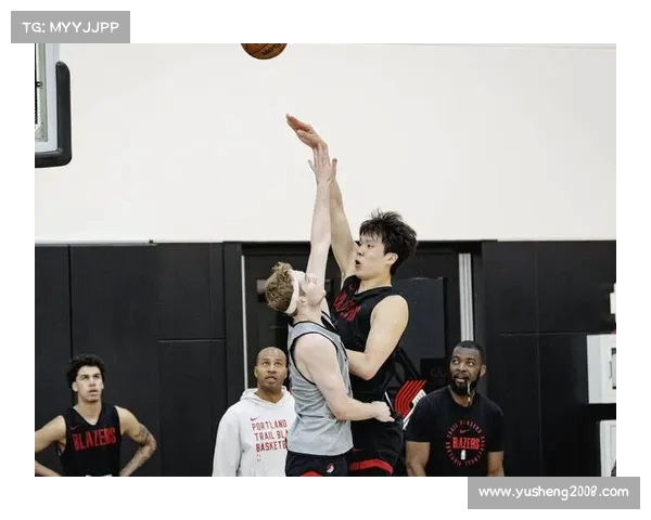 NBA花絮：赛场背后的趣事与球员私下生活的精彩瞬间揭秘